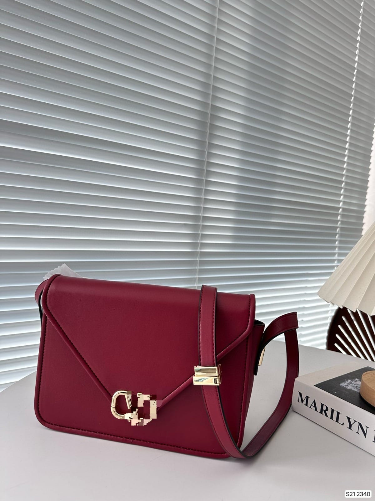 Luxury Envelope-shape Leather Shoulder Bag V2307 Luxury Envelope-shape Leather Shoulder Bag V2307