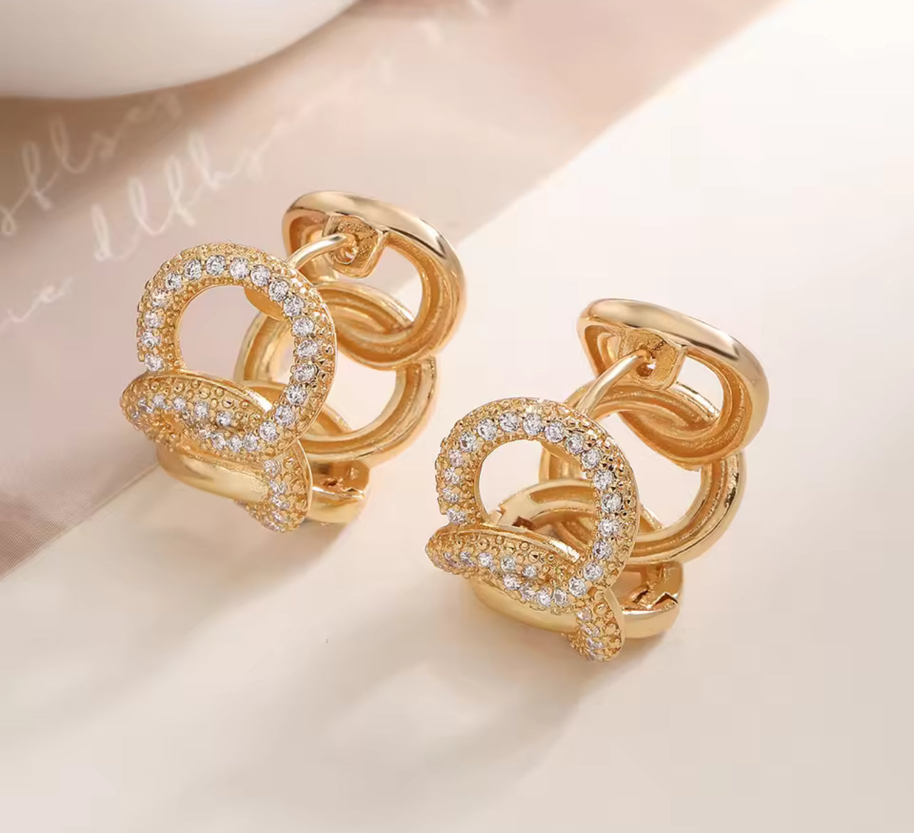 Zircon Inlay Hollow Design Hoop Earrings S5007248 Zircon Inlay Hollow Design Hoop Earrings S5007248
