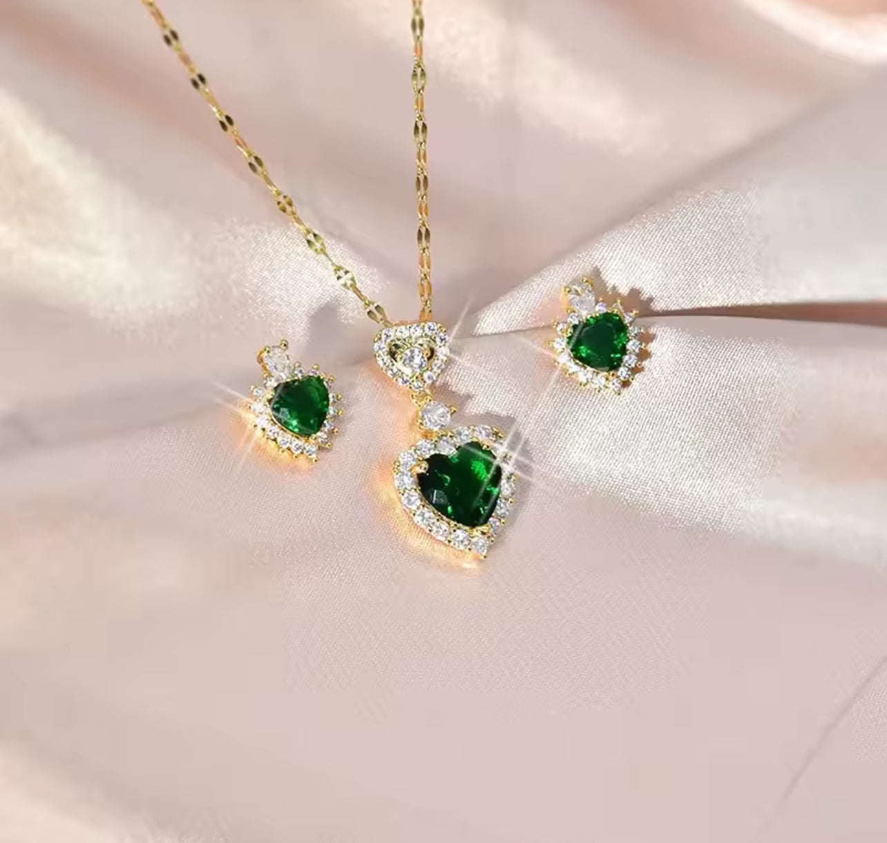 Green Heart Shaped Necklace And Earring Set S3589 Green Heart Shaped Necklace And Earring Set S3589