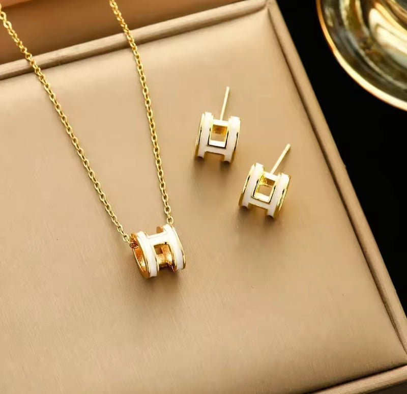 letter temperament simple pendant Fashion Necklace And Earrings X3479932 - TUZZUT Qatar Online Shopping