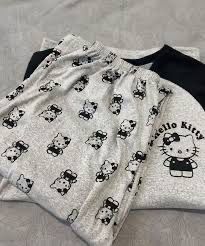 Women's Hello Kitty Pajamas Neck T-shirt Long Pants 533698 S Women's Hello Kitty Pajamas Neck T-shirt Long Pants 533698 S