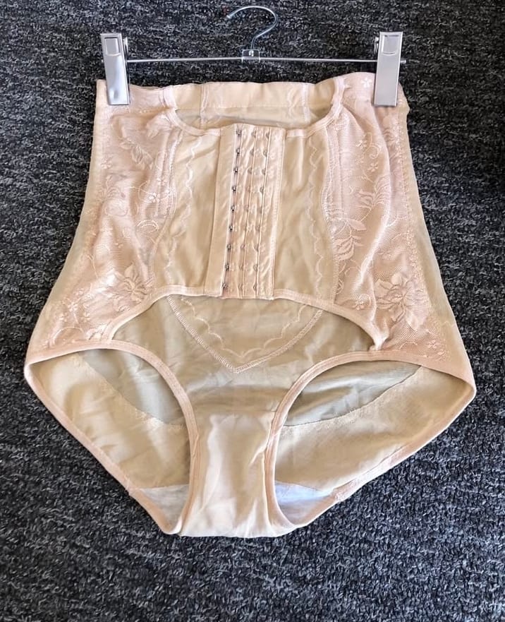 Postpartum body shaper with high waist, holds the belly and softens the bottom 362545 Postpartum body shaper with high waist, holds the belly and softens the bottom 362545