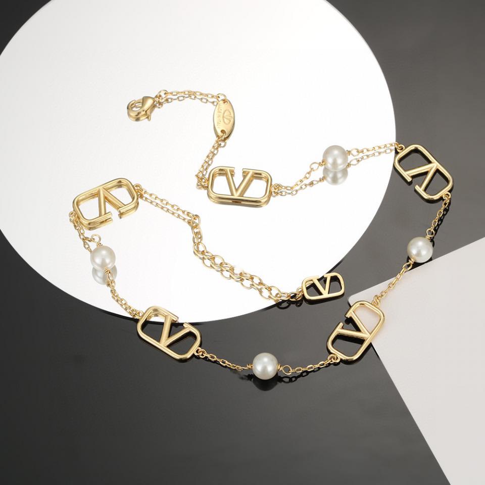 Garavani Signature Pearl Necklace V626 Garavani Signature Pearl Necklace V626