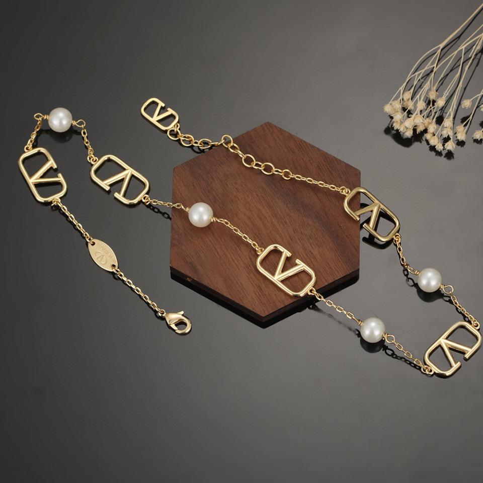 Garavani Signature Pearl Necklace V626 Garavani Signature Pearl Necklace V626