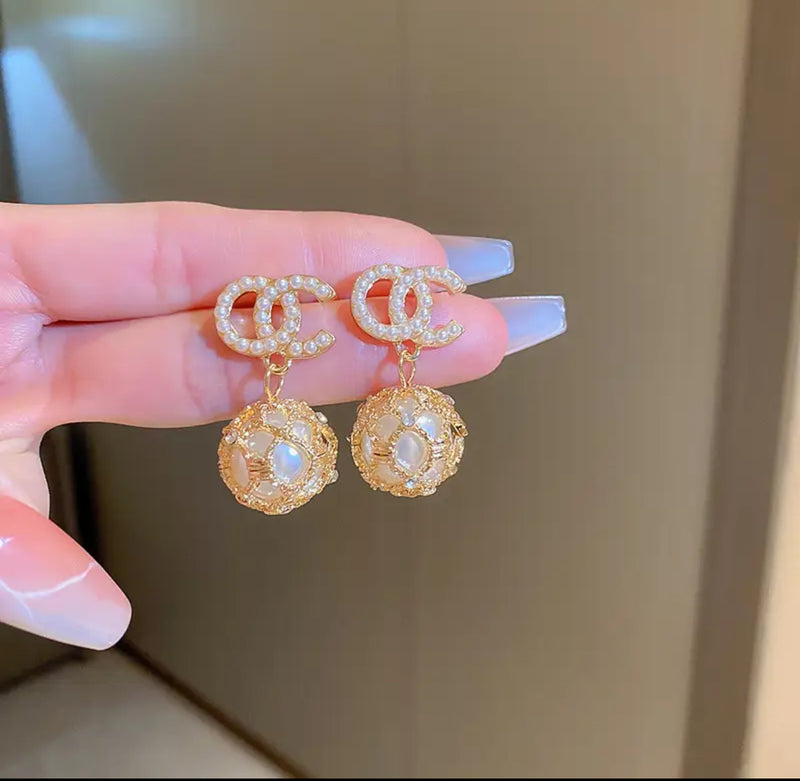 zircon letter earrings high sense of luxury earrings S1755057 - TUZZUT Qatar Online Shopping