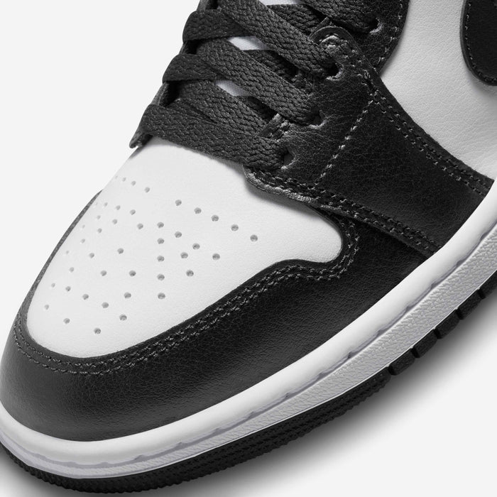 White-on-White Black Classic Shoes BV1111 White-on-White Black Classic Shoes BV1111