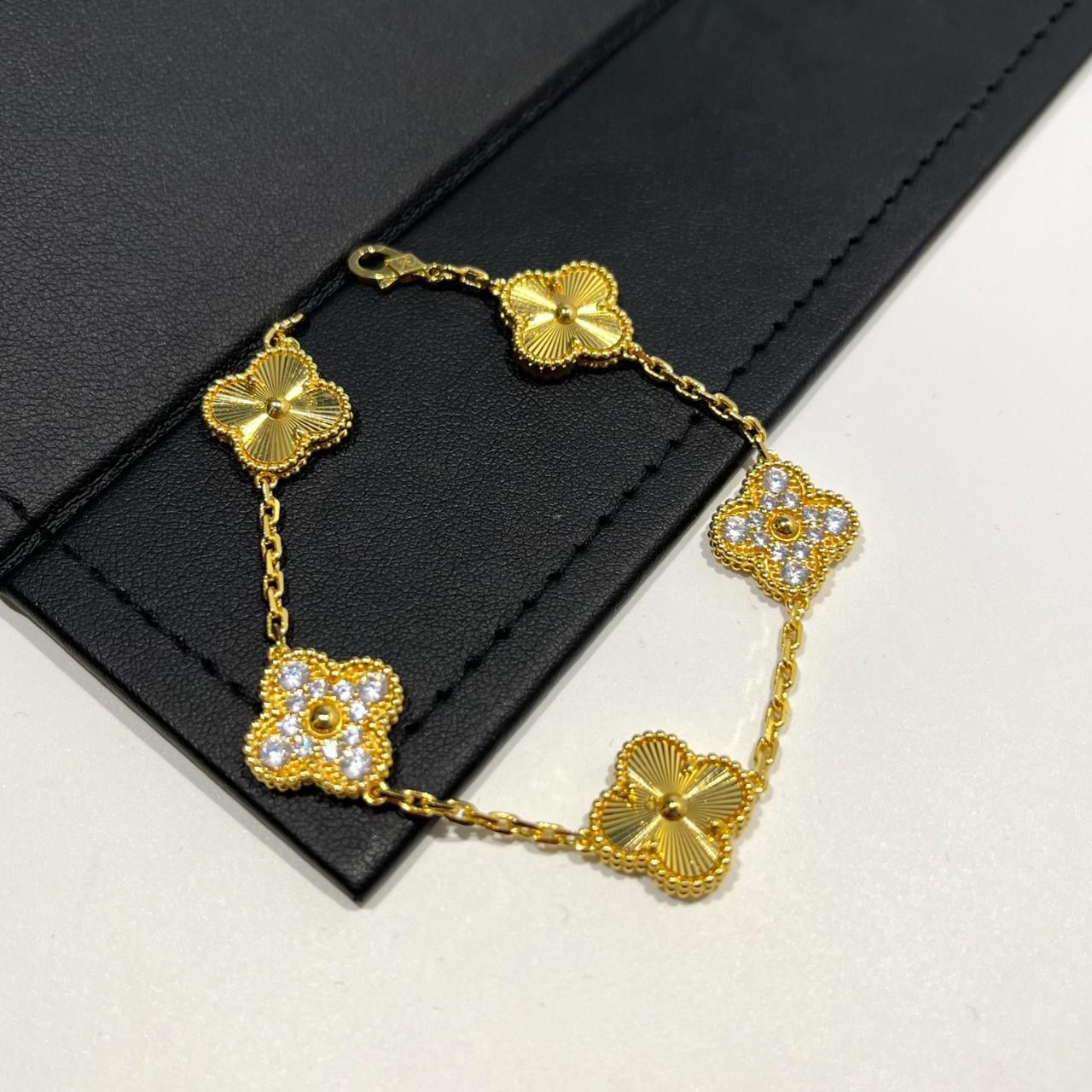 Womens Bracelet Gold Diamond V5214 Womens Bracelet Gold Diamond V5214