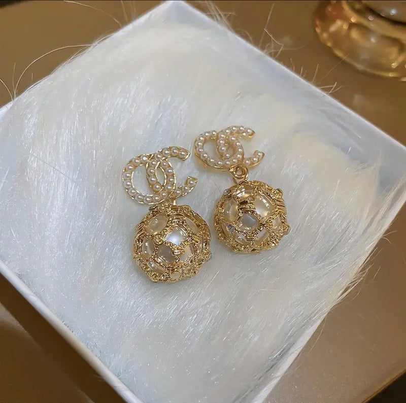 zircon letter earrings high sense of luxury earrings S1755057 - TUZZUT Qatar Online Shopping