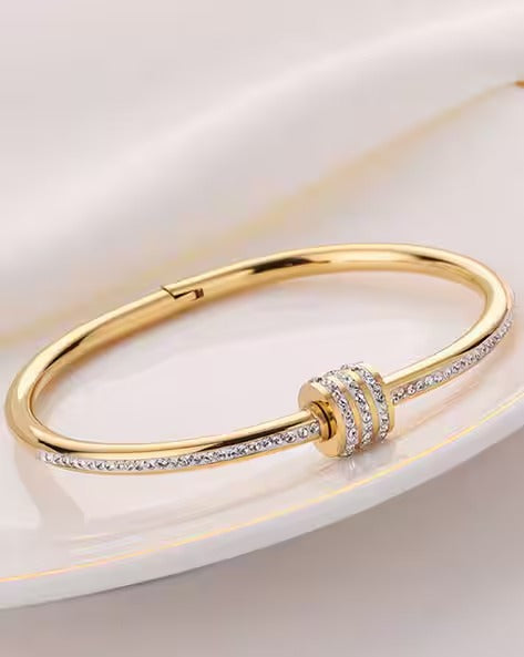 Diamond-Studded Yellow Gold Bracelet DN2114 - TUZZUT Qatar Online Shopping