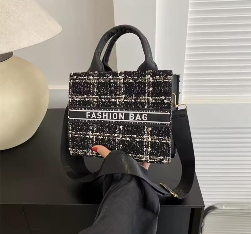 Women Fashionable Square Crossbody Bags      503673 - TUZZUT Qatar Online Shopping