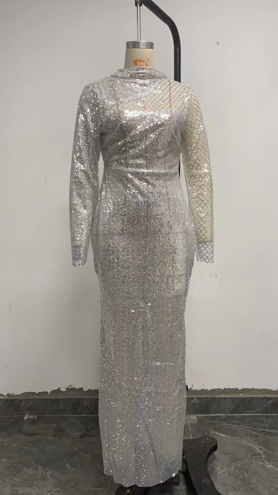 Women's Fashion Out Off-The-Shoulder Gown Round Neck Slimming Dress S-Shaped Sequin Dress B52050 Women's Fashion Out Off-The-Shoulder Gown Round Neck Slimming Dress S-Shaped Sequin Dress B52050