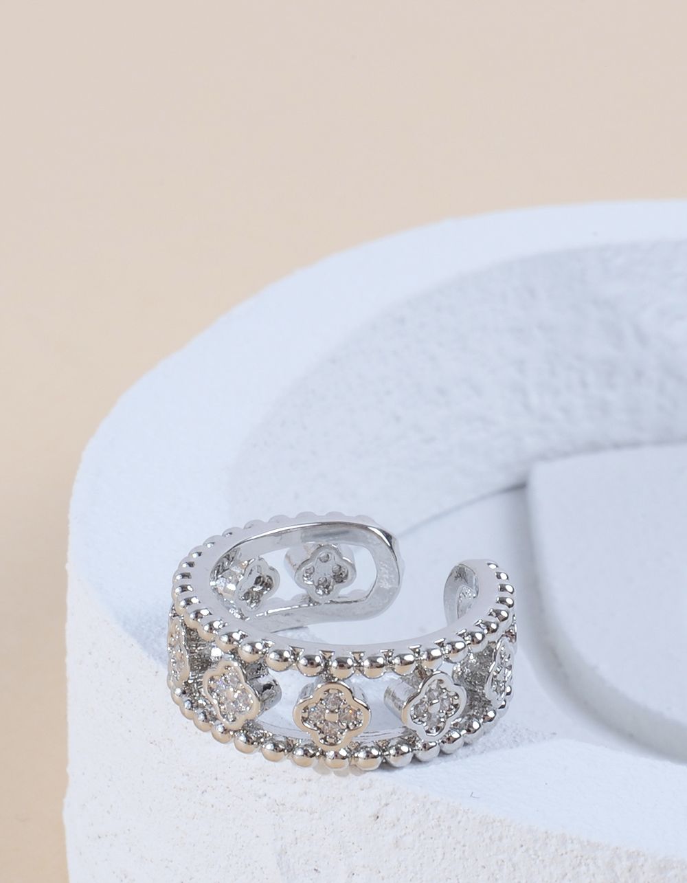 Clover Band Ring Cuff FR600