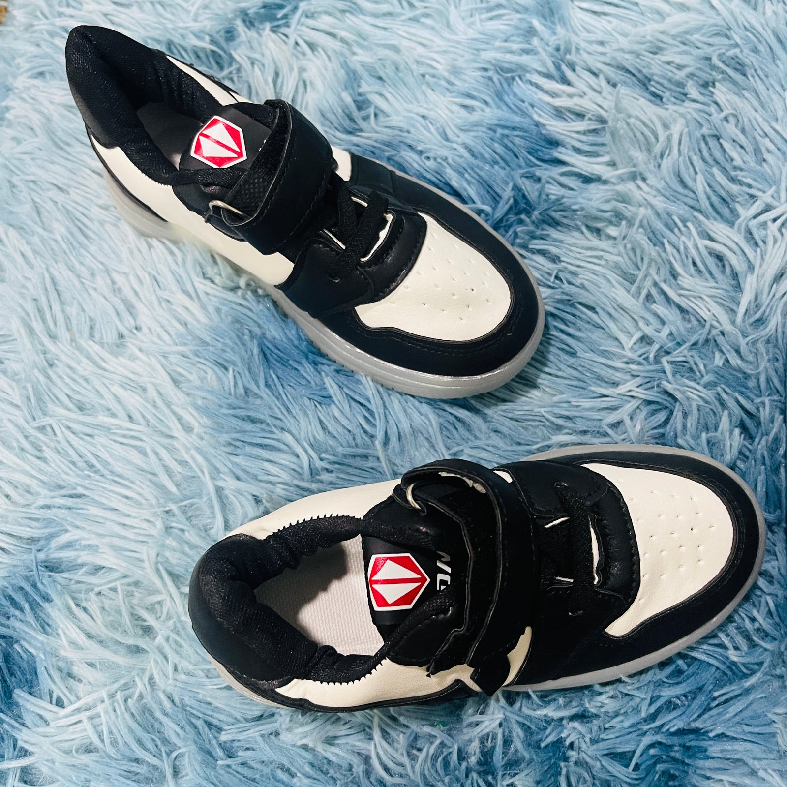 Children's Fashion Luminous Sneakers LED Flashing Shoes 3038236 Children's Fashion Luminous Sneakers LED Flashing Shoes 3038236