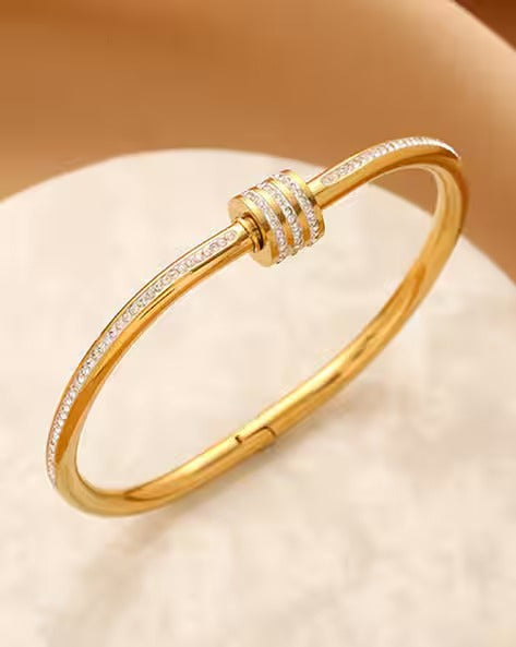 Diamond-Studded Yellow Gold Bracelet DN2114 - TUZZUT Qatar Online Shopping