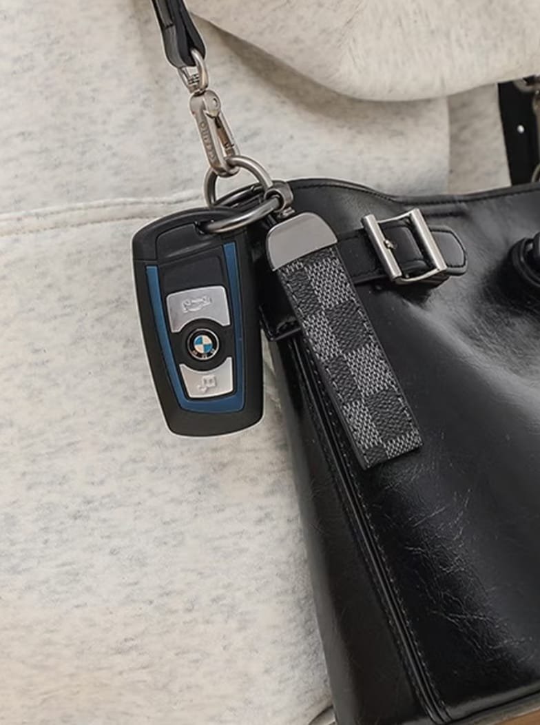 Luxury Leather Keychain K7744 - TUZZUT Qatar Online Shopping