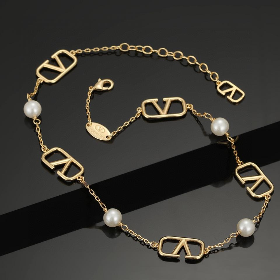 Garavani Signature Pearl Necklace V626 Garavani Signature Pearl Necklace V626