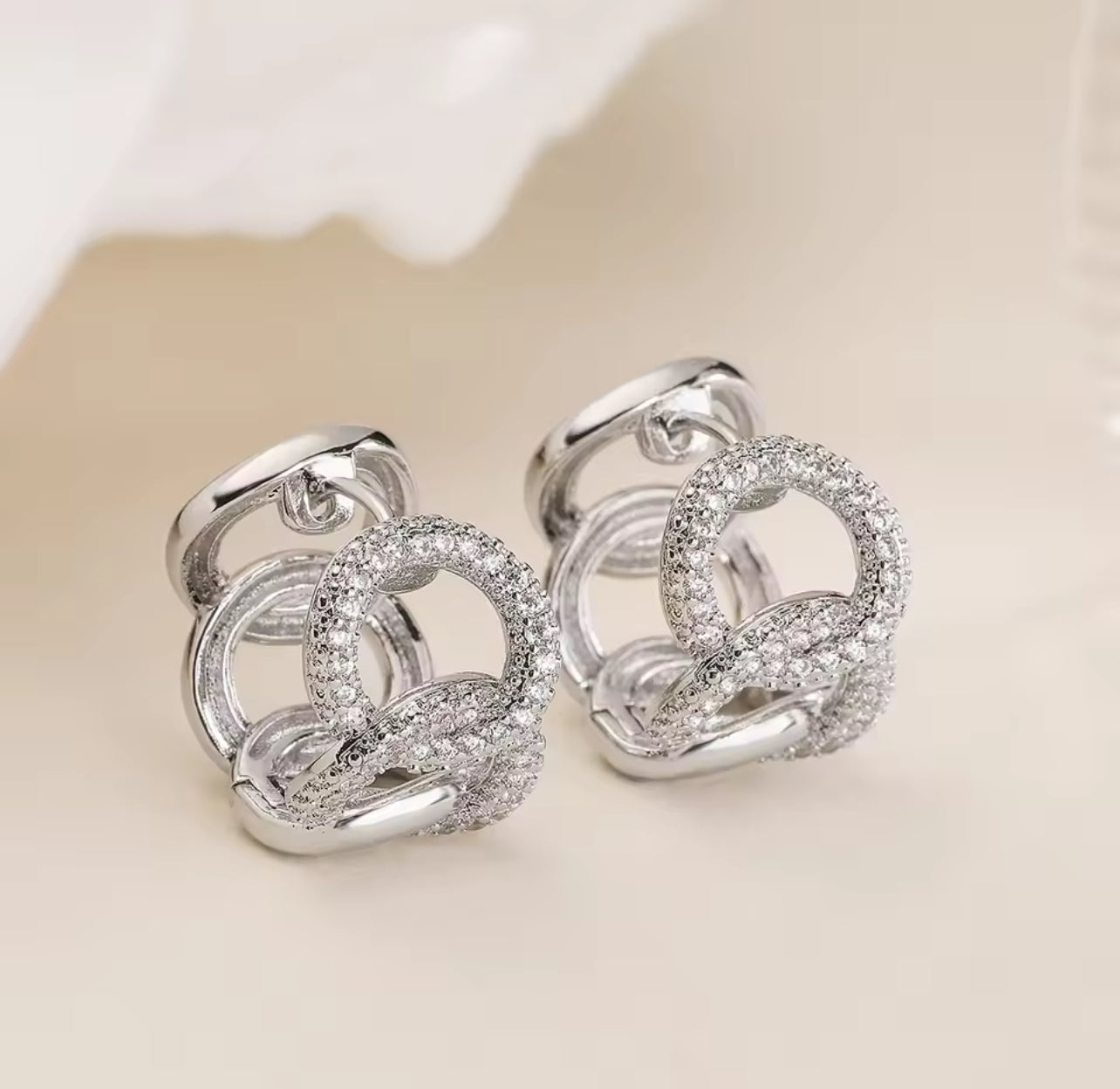 Zircon Inlay Hollow Design Hoop Earrings S5007248 Zircon Inlay Hollow Design Hoop Earrings S5007248