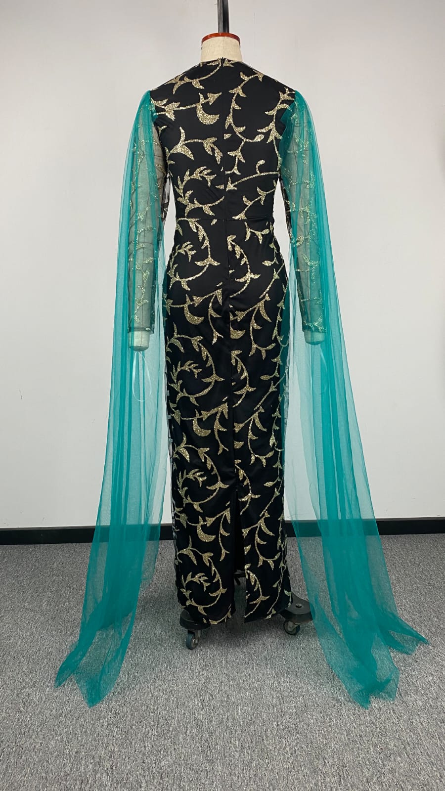Emerald Prom Ball Gown Long Sleeve Sparkling Luxury Evening Dresses Lace Bridal Modest Wedding Dress With Detachable Skirt B-35140 Emerald Prom Ball Gown Long Sleeve Sparkling Luxury Evening Dresses Lace Bridal Modest Wedding Dress With Detachable Skirt B-35140