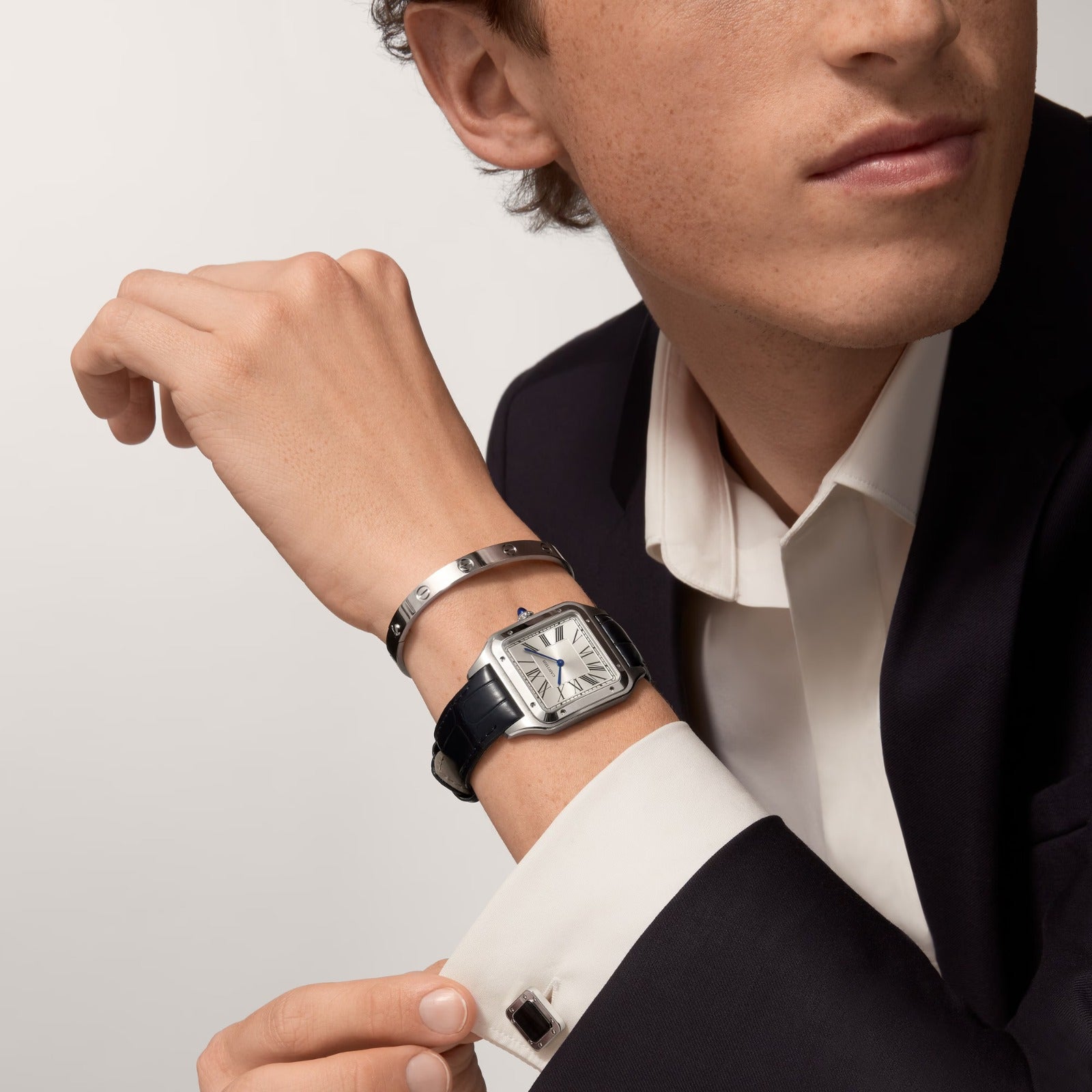 Luxury Silver Satin-finish Dial Leather Watch W1008 Luxury Silver Satin-finish Dial Leather Watch W1008