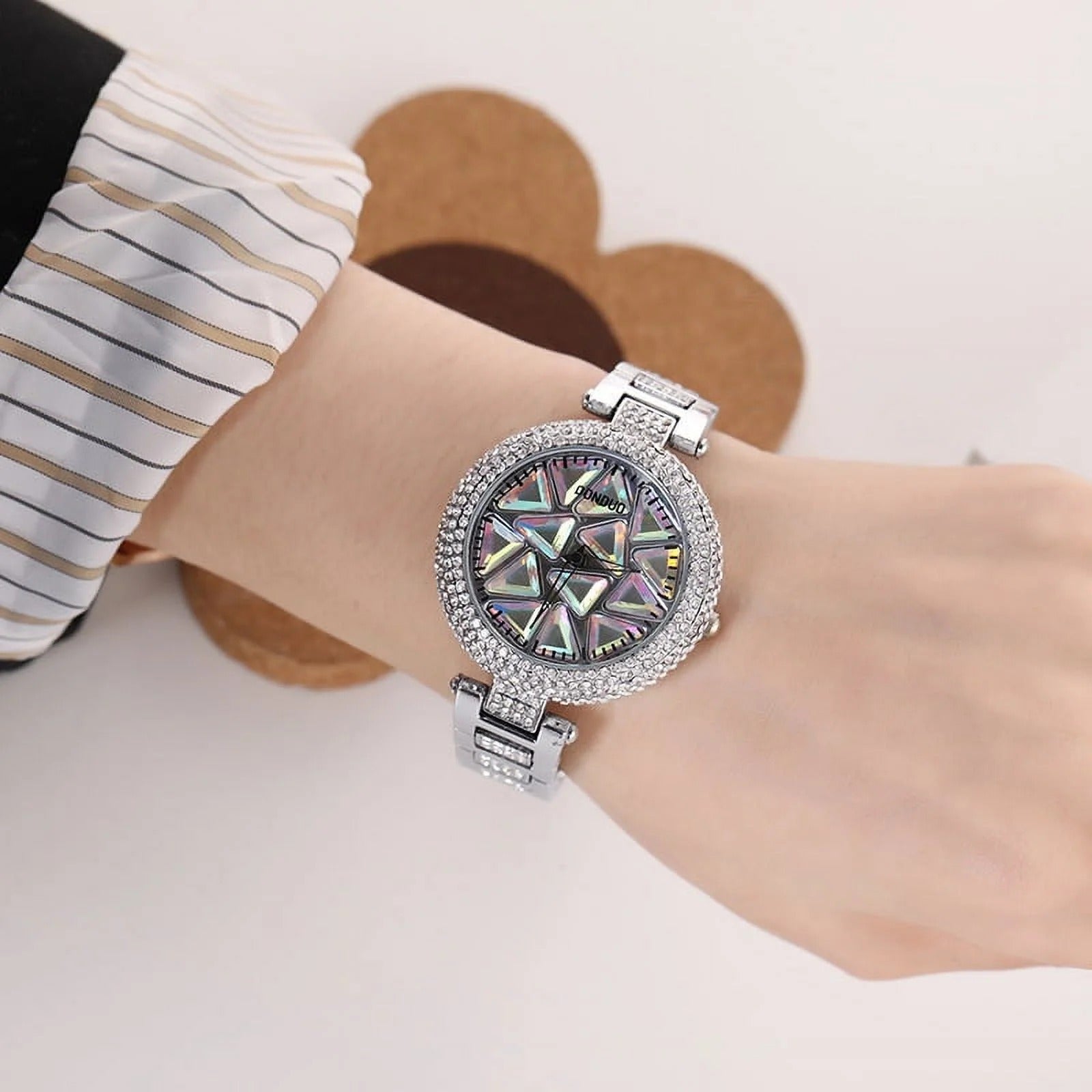 Clock Rotate Fashion Watch W7533 Clock Rotate Fashion Watch W7533