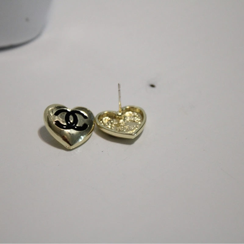 Gold Heart Stud Earrings ER591 - TUZZUT Qatar Online Shopping