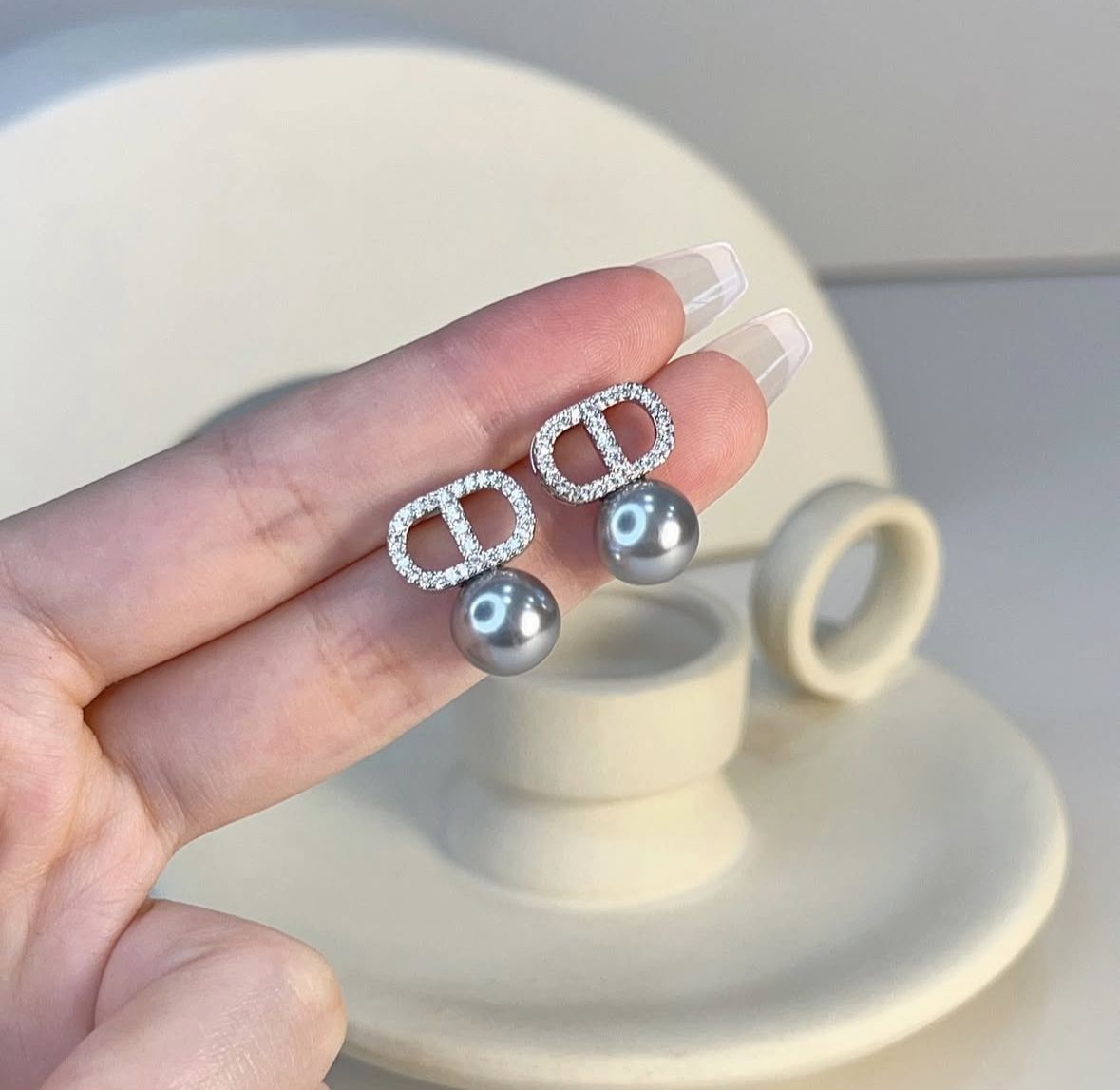 Women's Stylish White Earring 799904 Women's Stylish White Earring 799904