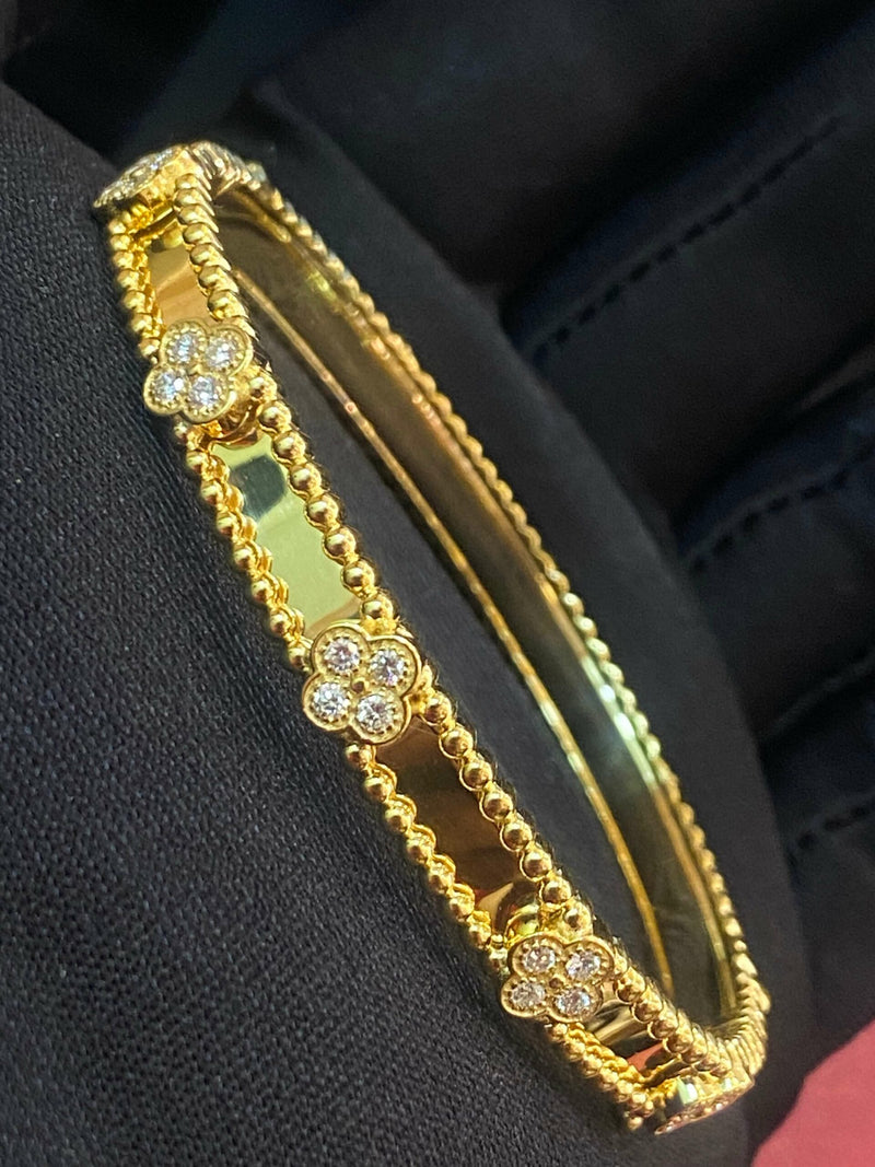 Round Brilliant Cut Diamonds Sweet Clovers Bracelet B052 - TUZZUT Qatar Online Shopping