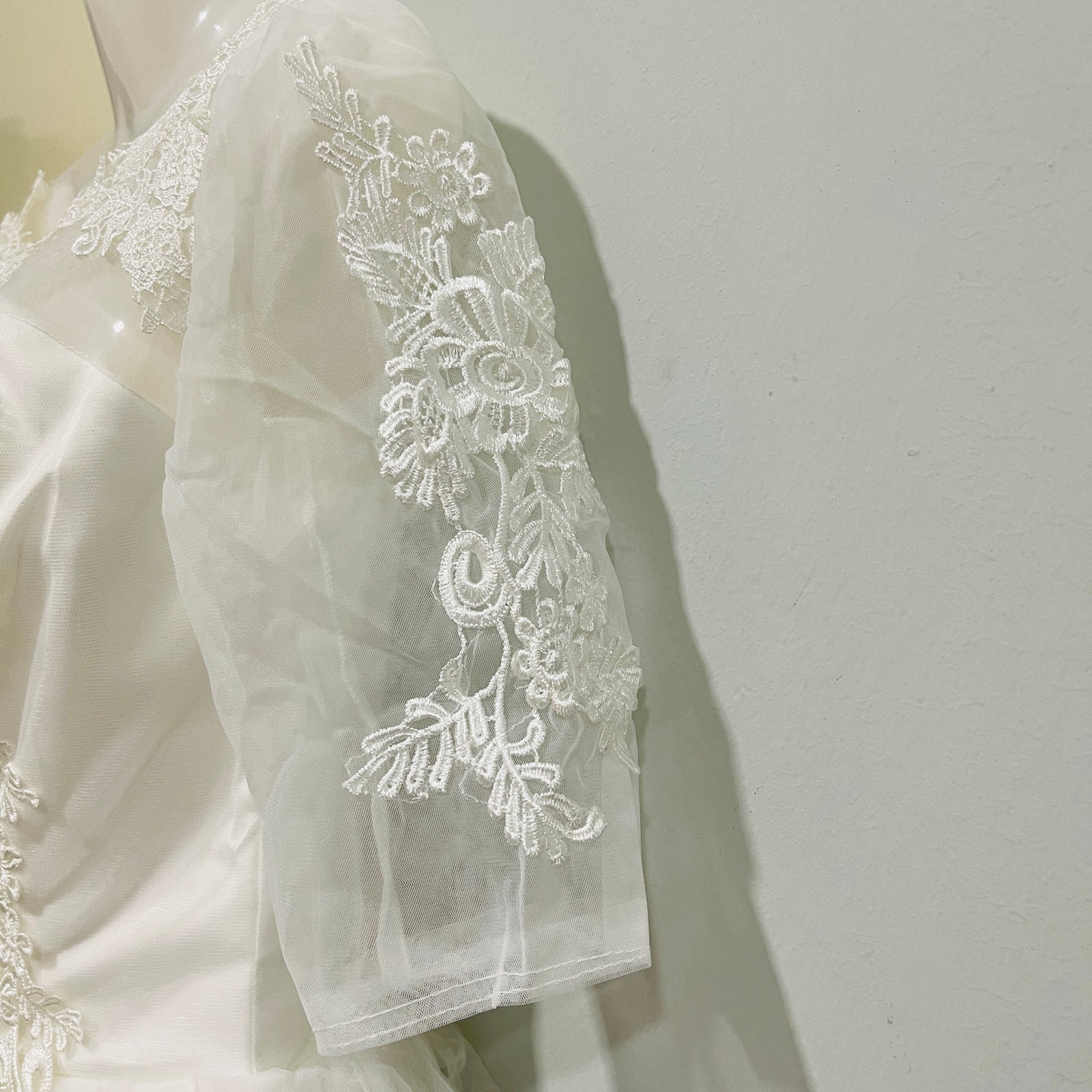 Brides Ball Gowns Lace Embroidery Half Sleeve Fashion Classic V Neck Wedding Dresses S47435 Brides Ball Gowns Lace Embroidery Half Sleeve Fashion Classic V Neck Wedding Dresses S47435