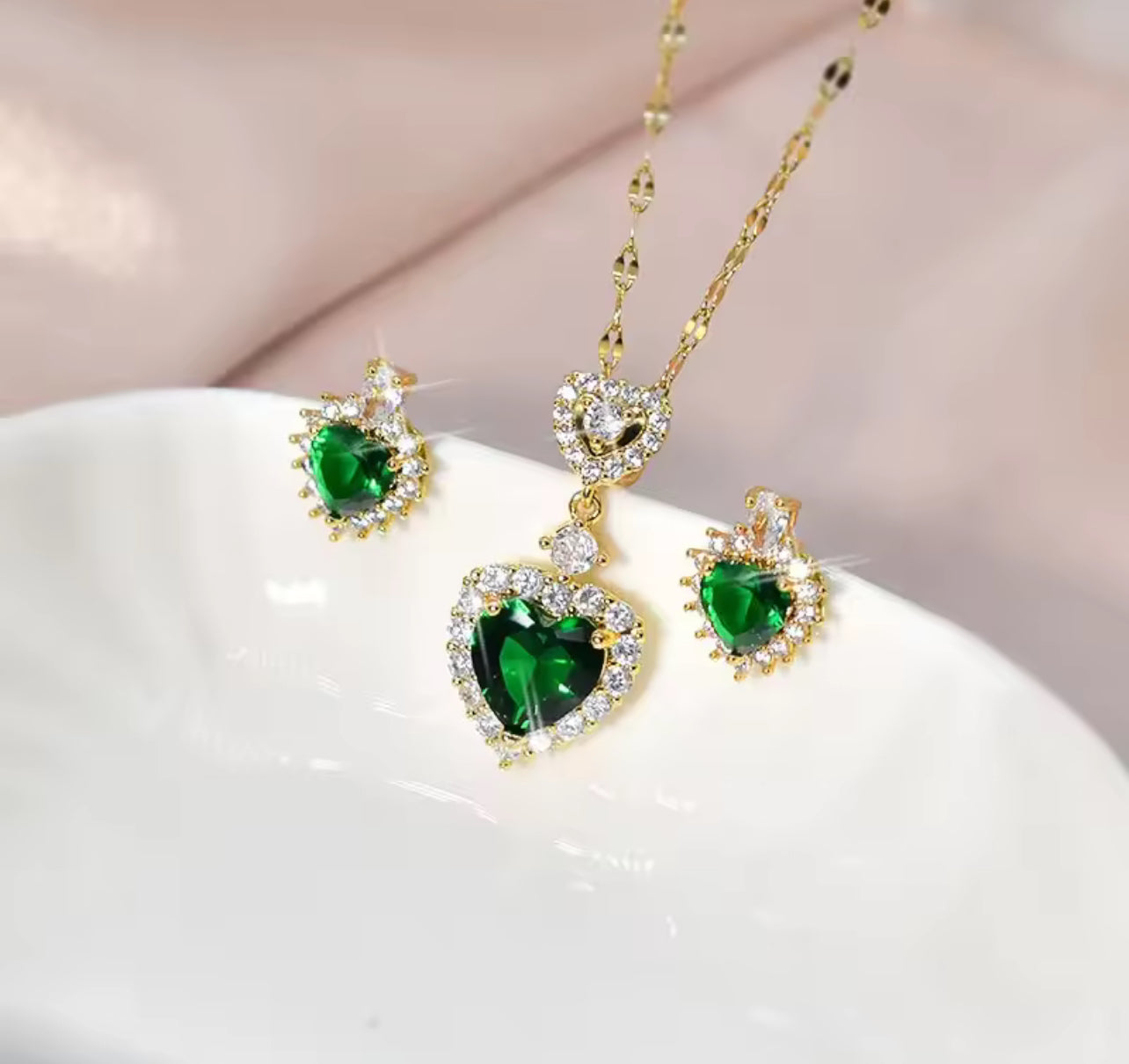 Green Heart Shaped Necklace And Earring Set S3589 Green Heart Shaped Necklace And Earring Set S3589