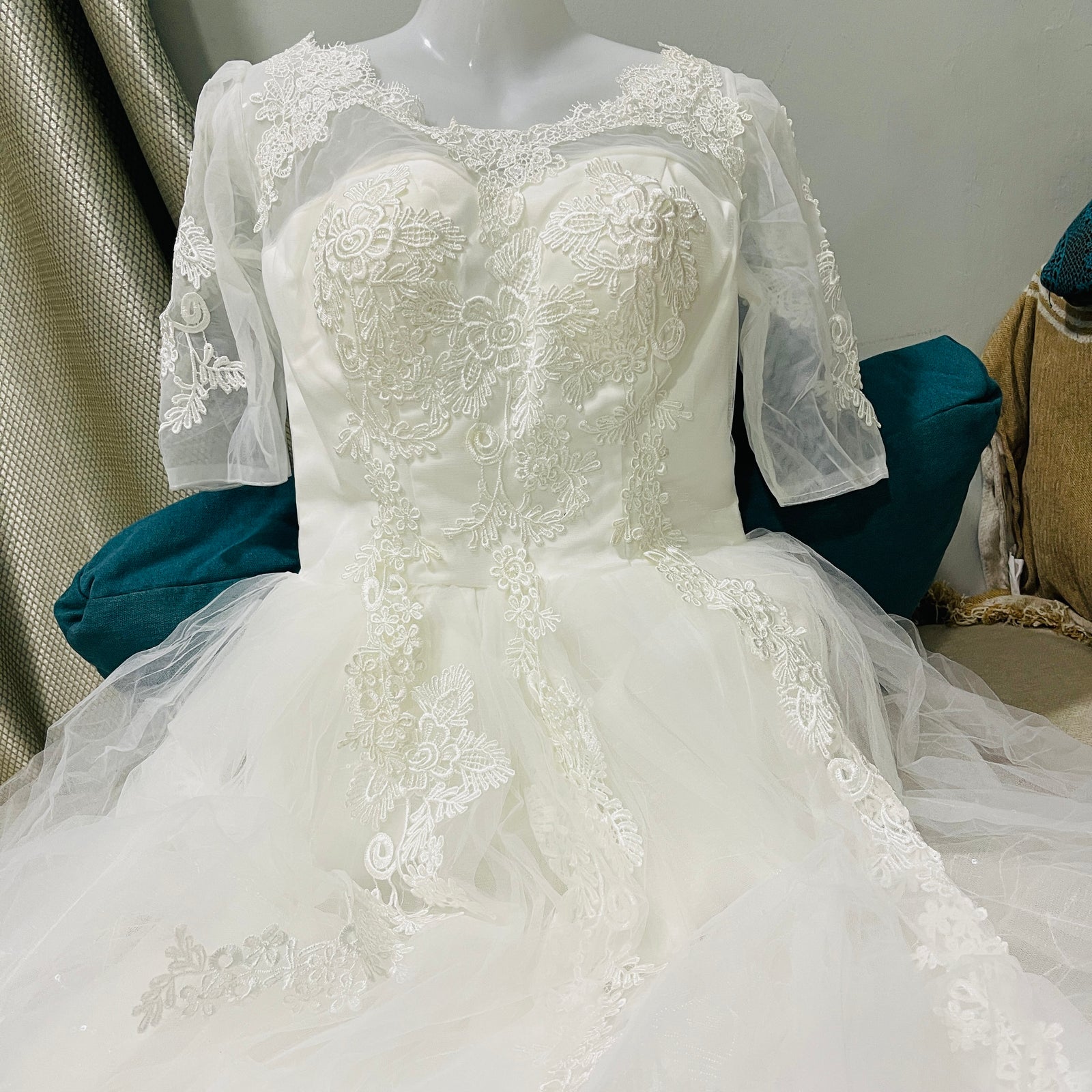 Brides Ball Gowns Lace Embroidery Half Sleeve Fashion Classic V Neck Wedding Dresses S47435 Brides Ball Gowns Lace Embroidery Half Sleeve Fashion Classic V Neck Wedding Dresses S47435