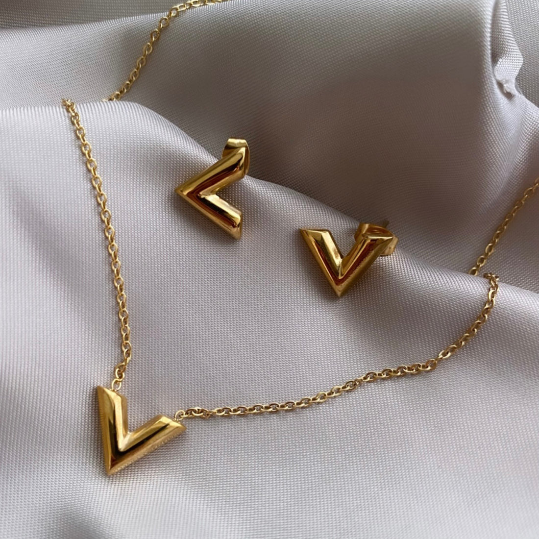 Women Fashion Necklace And Earrings V Letter - S4972926 Women Fashion Necklace And Earrings V Letter - S4972926