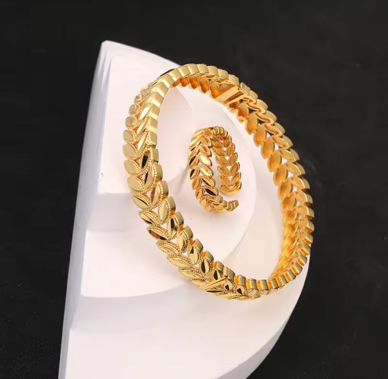 Bangles with Ring Leaves Design Cuff Bracelet 63417 Bangles with Ring Leaves Design Cuff Bracelet 63417