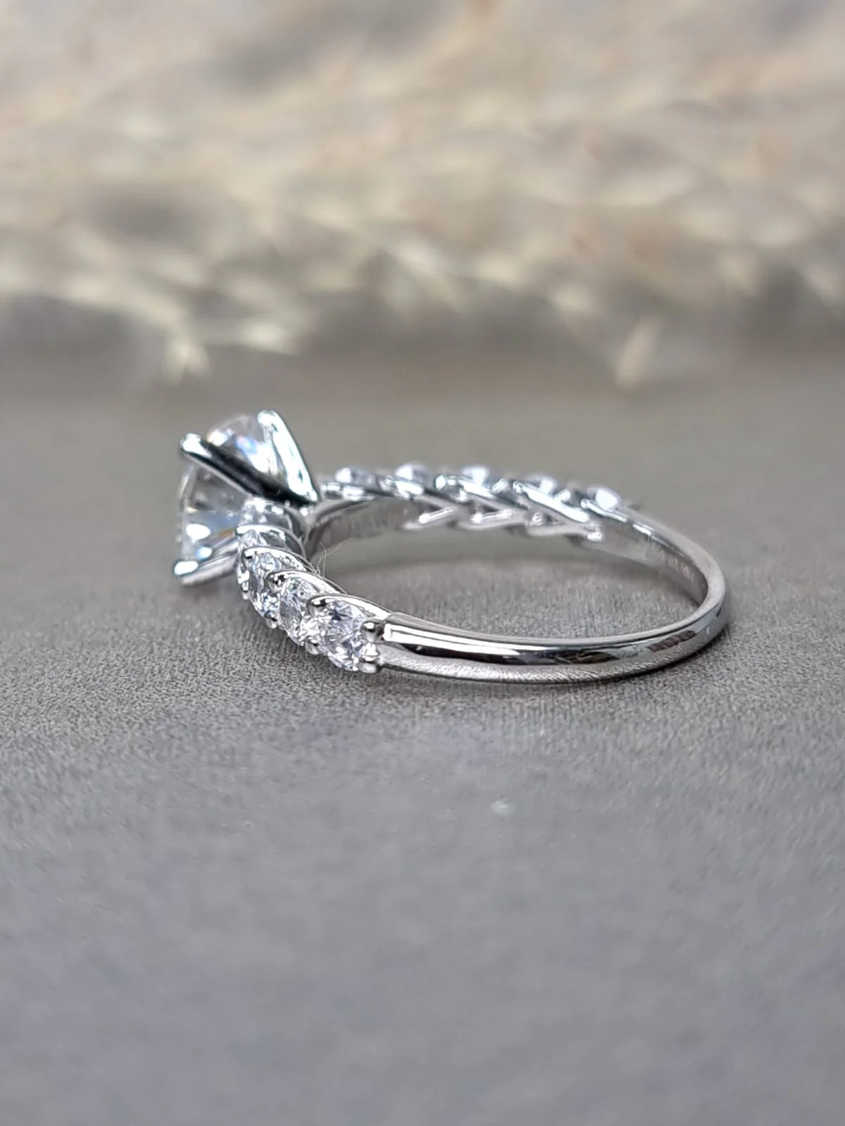 Daimond With Side Stone Ring FR33 Daimond With Side Stone Ring FR33