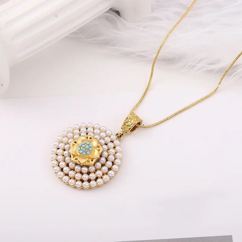 Women Fashion Gold Necklace Earring Set S4674502 - TUZZUT Qatar Online Shopping