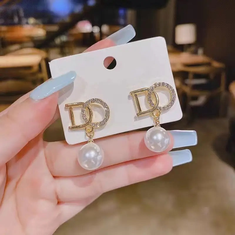 Alphabet Letter Earrings Women's Luxury Gold Earrings Personality Design Sense Simple Earrings - Tuzzut.com Qatar Online Shopping