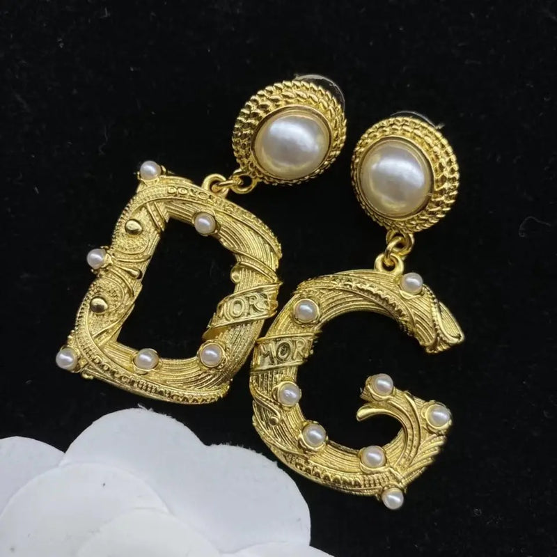Alphabet Earrings Women's Luxury Gold Earrings Personality Design Sense Simple Earrings Ed - Tuzzut.com Qatar Online Shopping