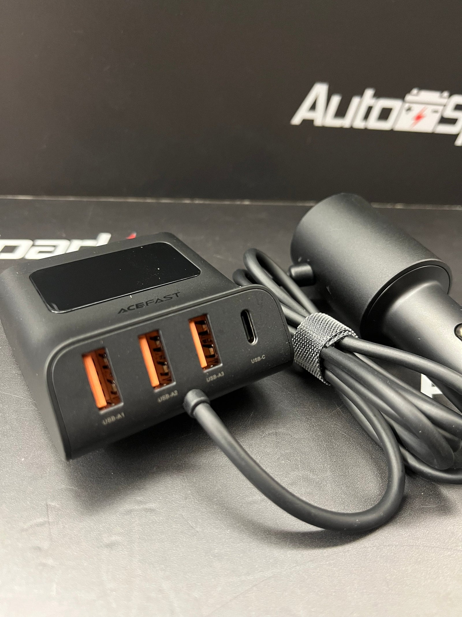 Fast Charge Car HUB Charger with Digital Display Fast Charge Car HUB Charger with Digital Display