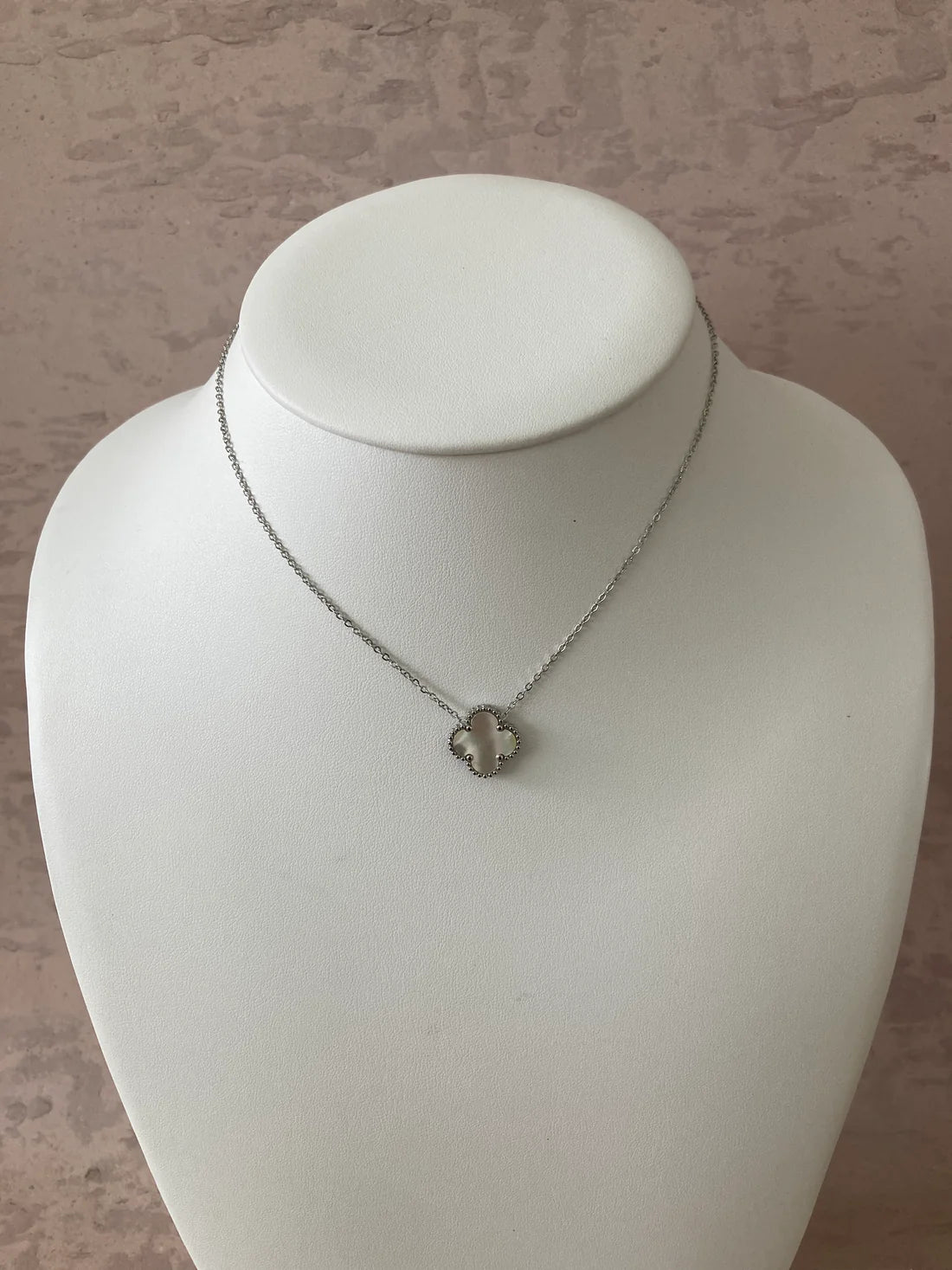 White Silver Single Clover Necklace CN097 White Silver Single Clover Necklace CN097