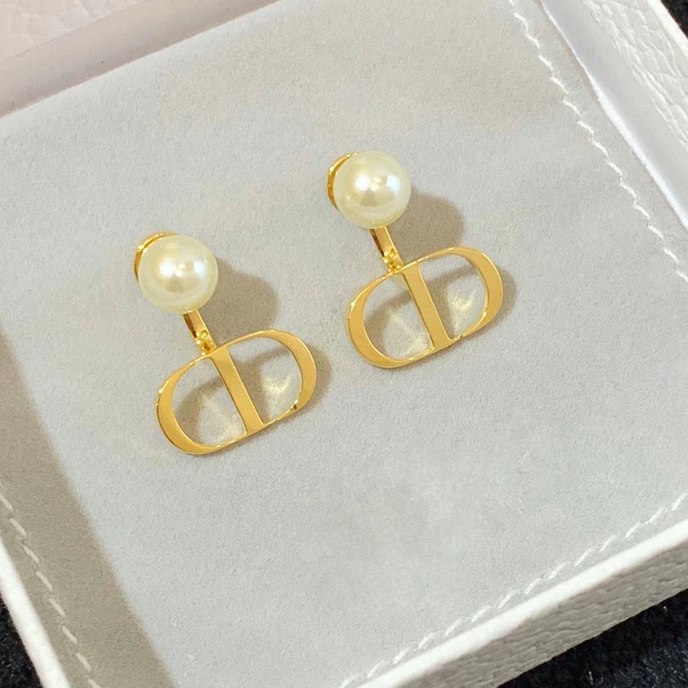 Classic Pearl Earrings PE91