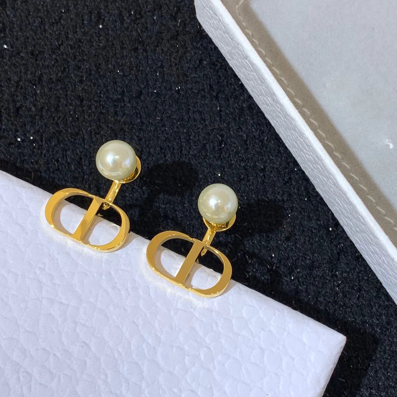 Classic Pearl Earrings PE91