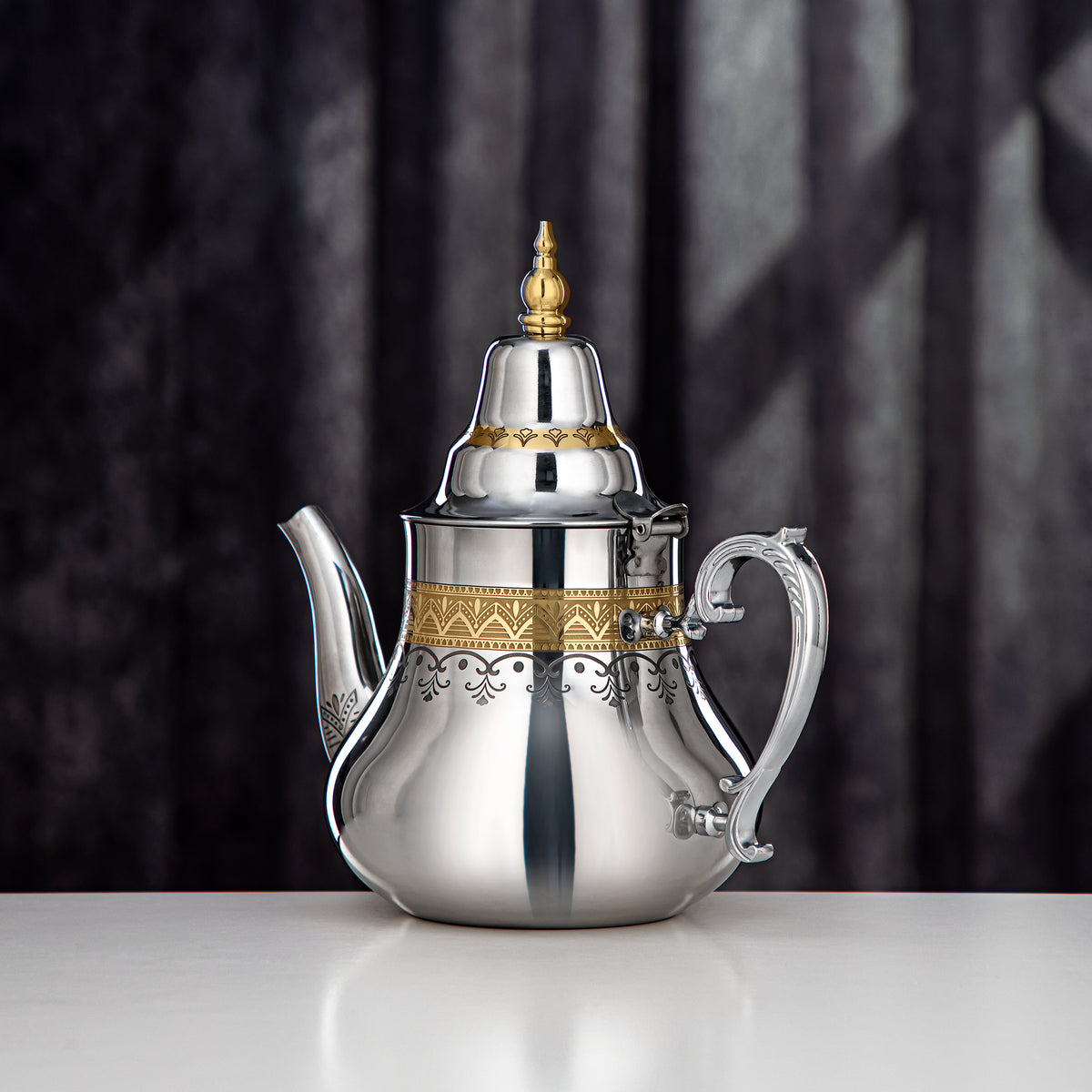 Almarjan Teapot Stainless Steel, Silver & Gold, 1.5L - Sahara Collection (STS0013168) Almarjan Teapot Stainless Steel, Silver & Gold, 1.5L - Sahara Collection (STS0013168)