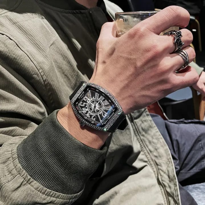 Men's Watches Luxury Metal Shinning Rubber Strap Fashion Quartz Wristwatch W412659 - TUZZUT Qatar Online Shopping