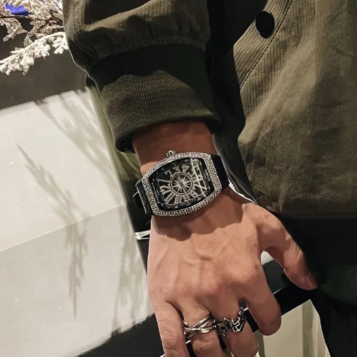 Luxury Tonneau Quartz Watch W412659 Luxury Tonneau Quartz Watch W412659