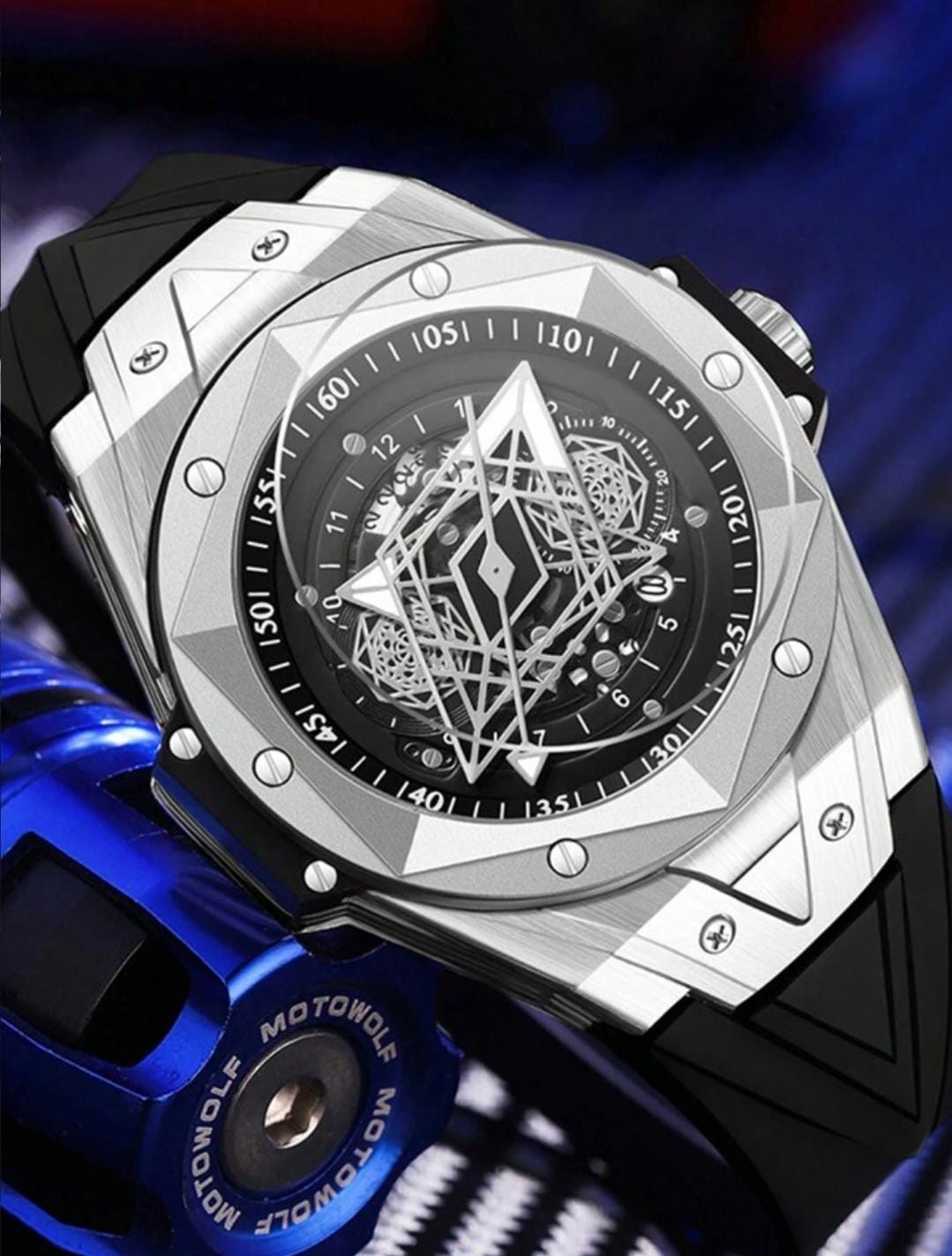 Men Round Pointer Quartz Watch W823140 Men Round Pointer Quartz Watch W823140