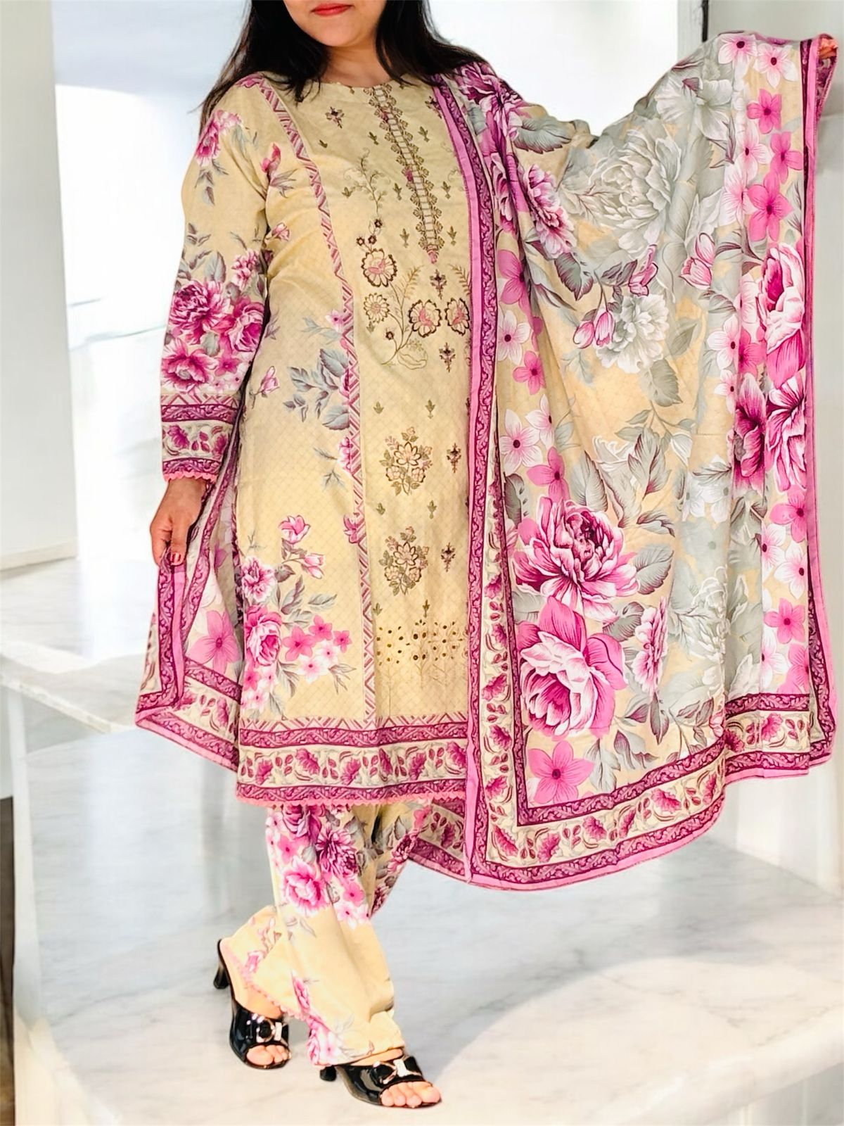 Women Fashion Viscose Kurta Pant Dupatta Set AK-583 Women Fashion Viscose Kurta Pant Dupatta Set AK-583