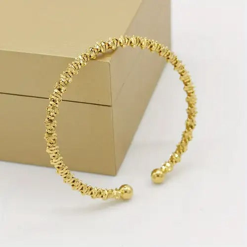 Classic Copper Alloy Gold Colour Bracelet BR120 - TUZZUT Qatar Online Shopping