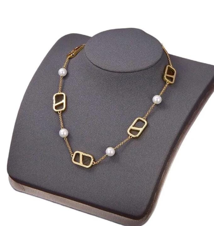 Garavani Signature Pearl Necklace V626 - TUZZUT Qatar Online Shopping