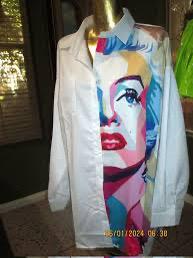 NWOT UOOZEE! WHITE BUTTON SHIRT LONG SLEEVES! PICTURE ON FRONT  1124790 - TUZZUT Qatar Online Shopping