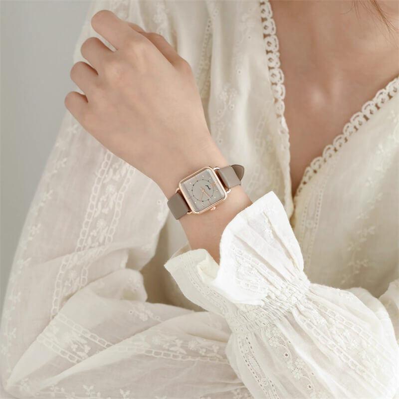Square Leather Wristwatch W7506 Square Leather Wristwatch W7506