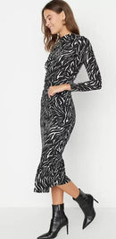 Women's Black Printed Pencil-Fit Skirt  S1832047 - TUZZUT Qatar Online Shopping